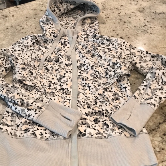 Lululemon after asana hoodie - Picture 2 of 11